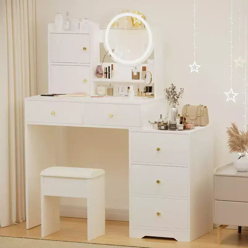 Coiffeuse avec tiroirs à droite et lumières pour le maquillage et chaise capitonnée